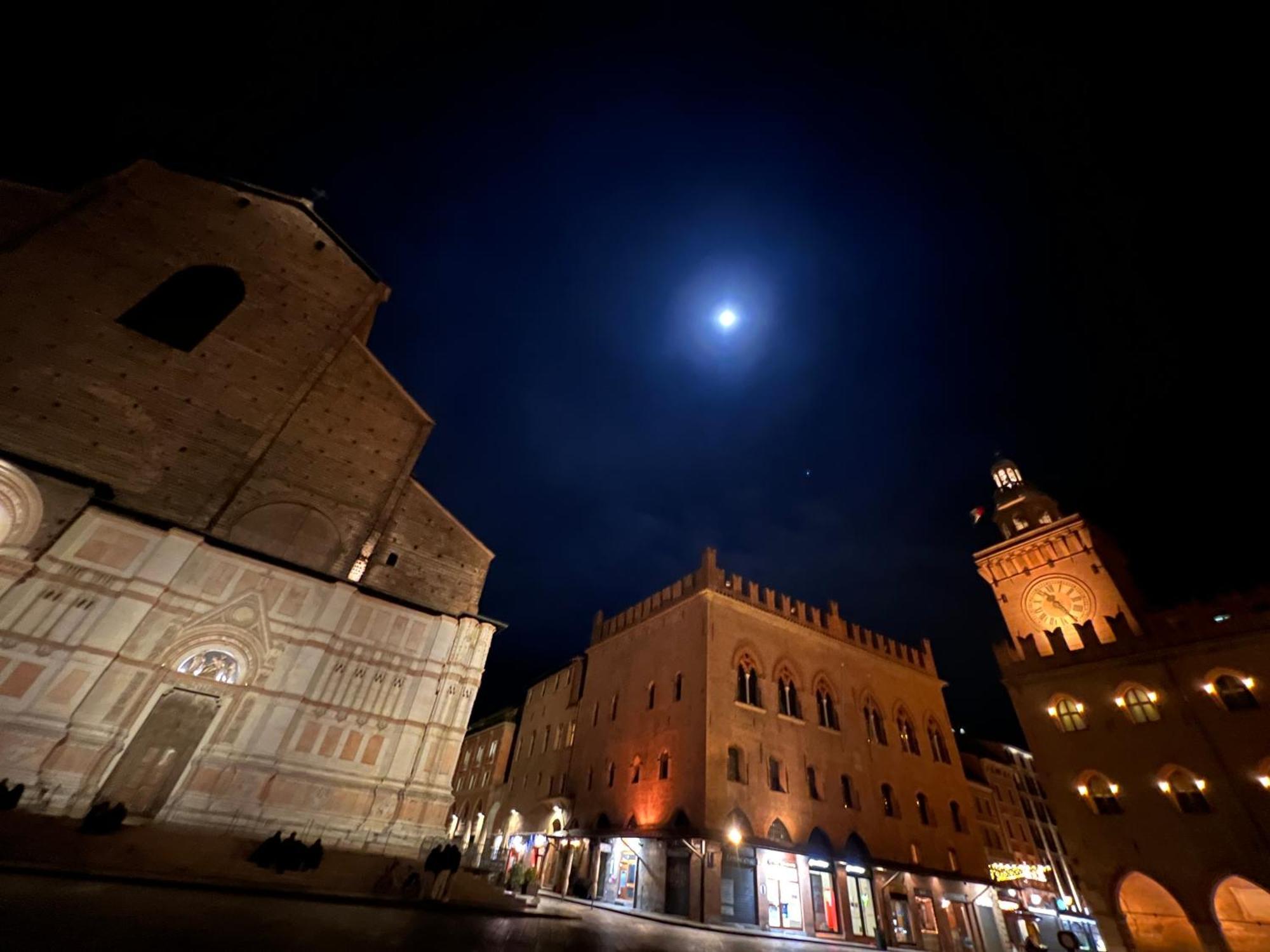 House Of Chariot - In The Heart Of Bologna Apartment Екстериор снимка